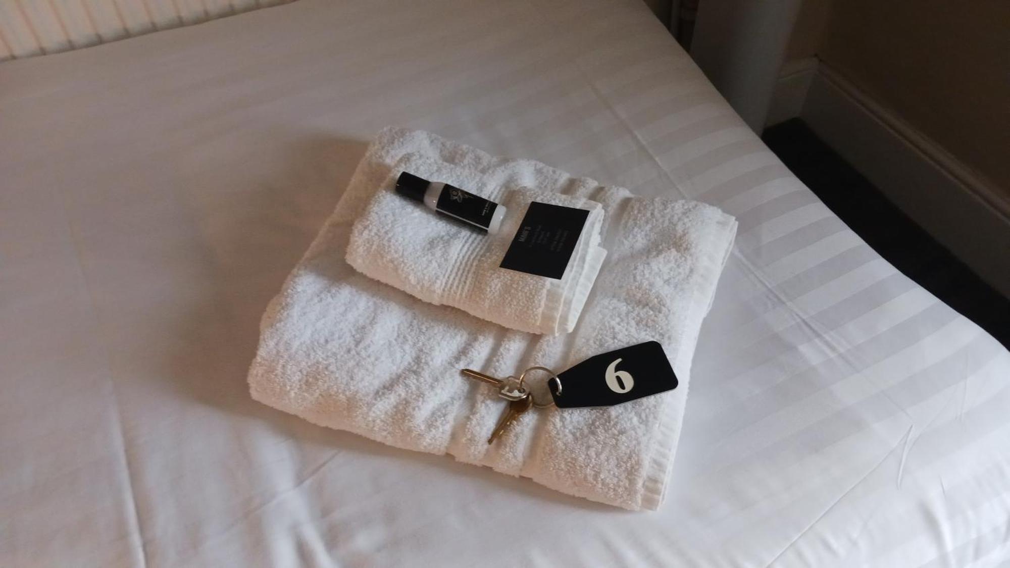 Mair'S Hotel Бридженд Екстериор снимка