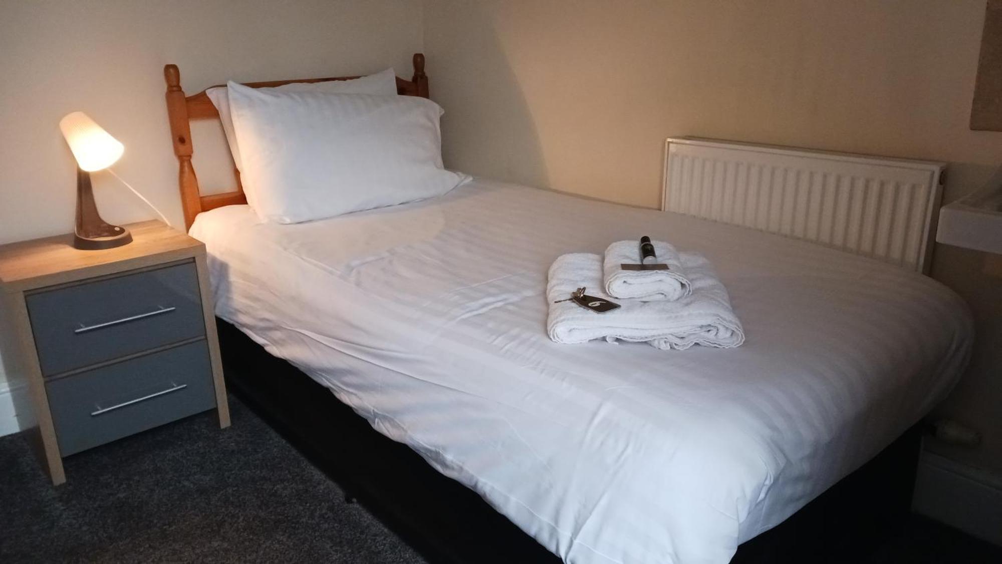 Mair'S Hotel Бридженд Екстериор снимка