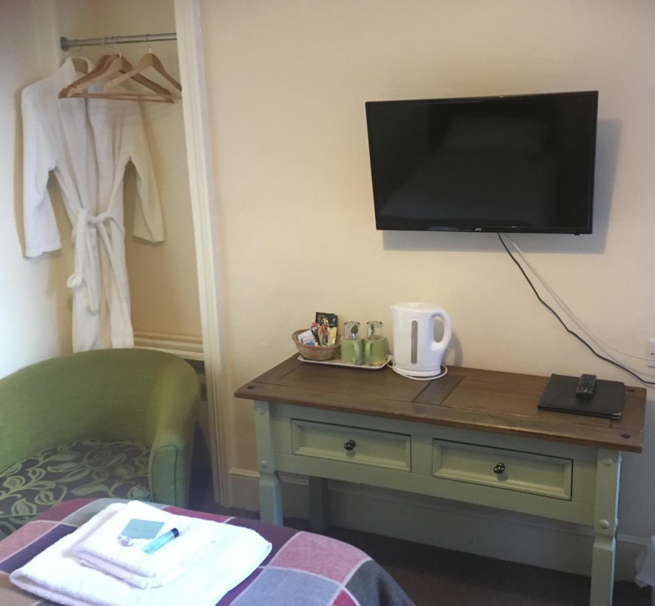 Mair'S Hotel Бридженд Екстериор снимка