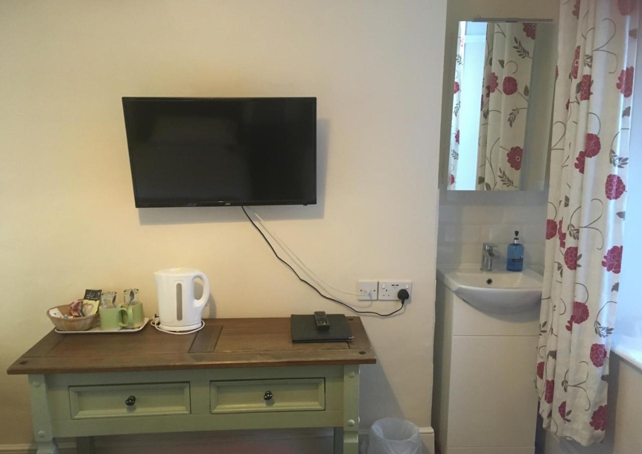 Mair'S Hotel Бридженд Екстериор снимка