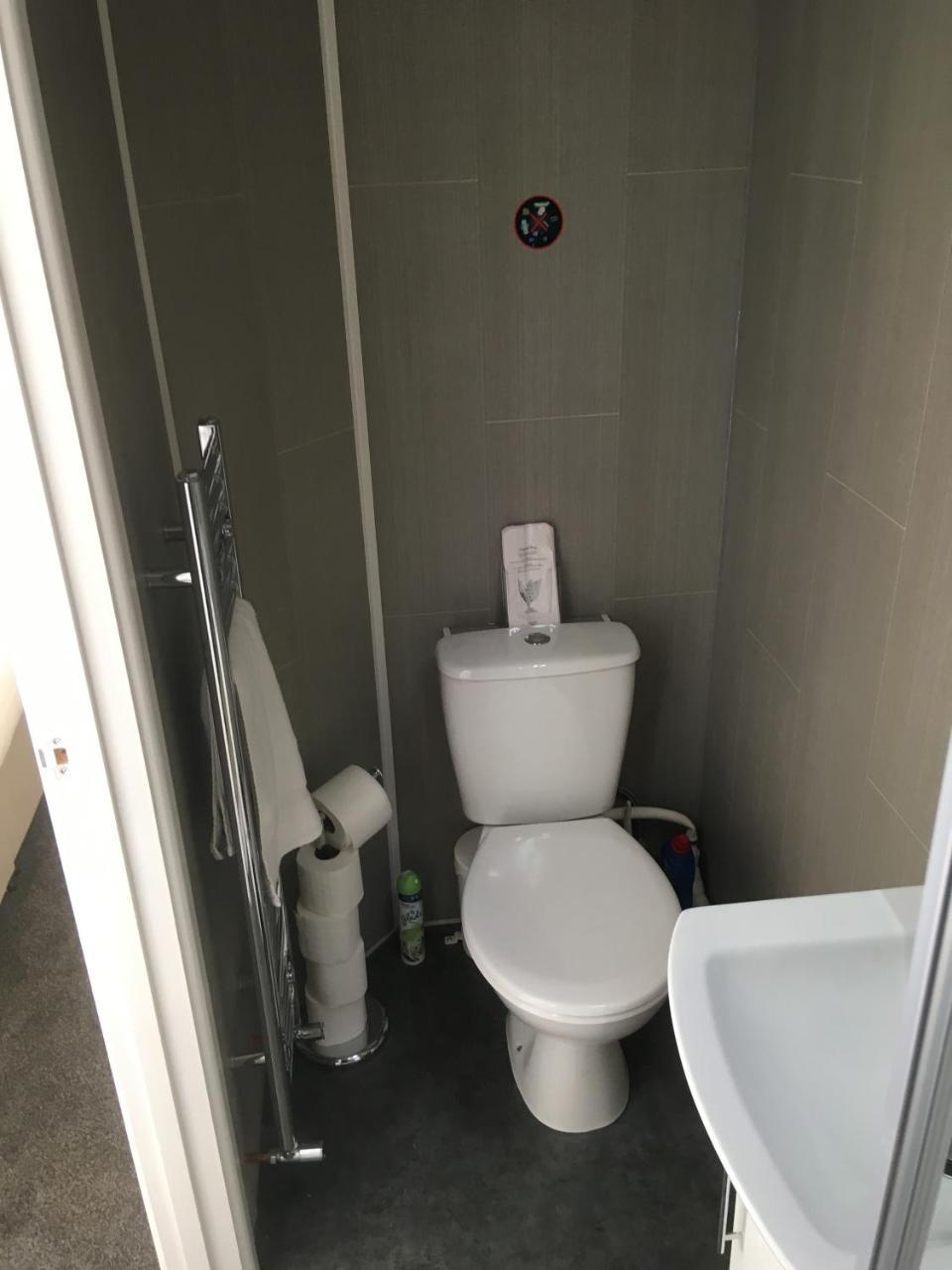 Mair'S Hotel Бридженд Екстериор снимка