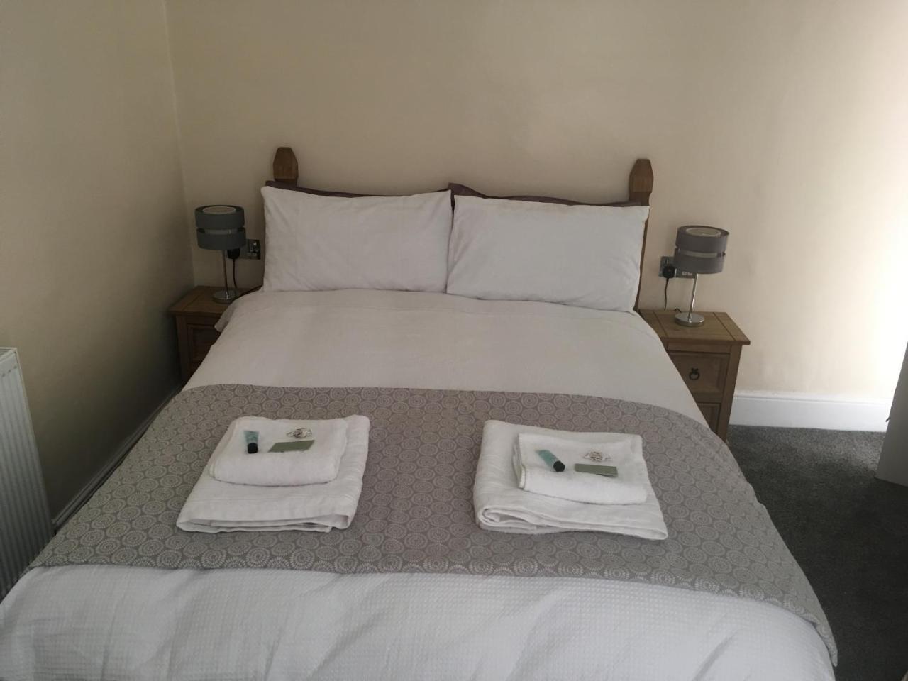 Mair'S Hotel Бридженд Екстериор снимка