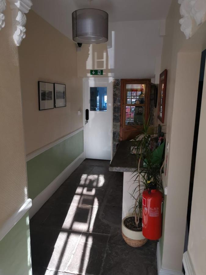 Mair'S Hotel Бридженд Екстериор снимка