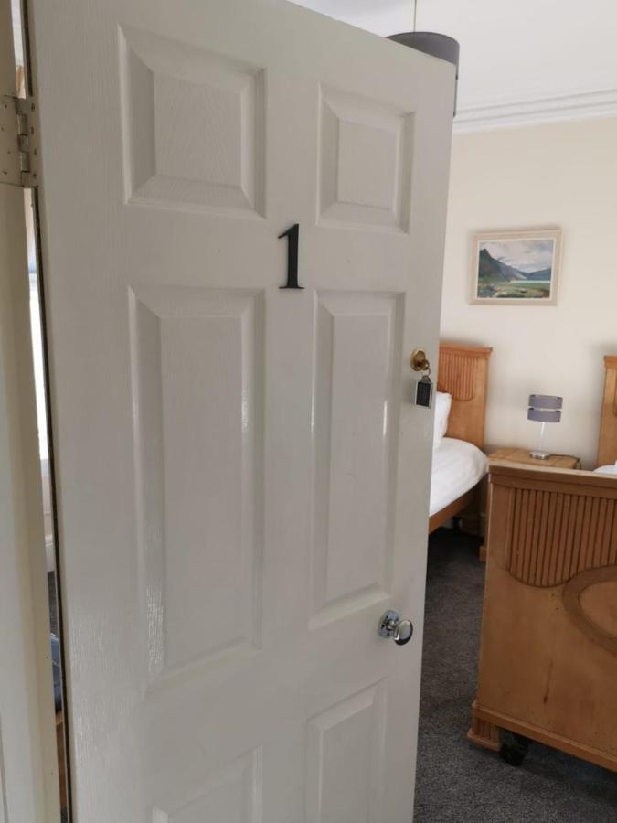 Mair'S Hotel Бридженд Екстериор снимка