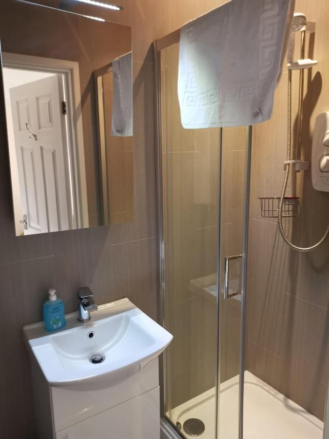 Mair'S Hotel Бридженд Екстериор снимка