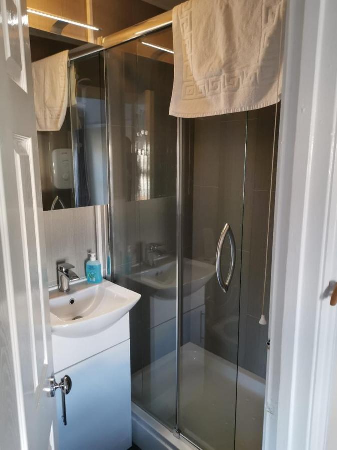 Mair'S Hotel Бридженд Екстериор снимка