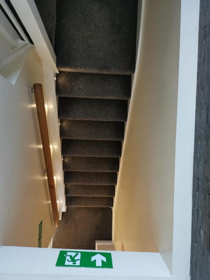 Mair'S Hotel Бридженд Екстериор снимка