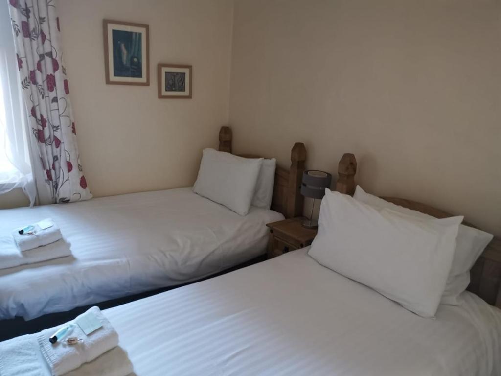 Mair'S Hotel Бридженд Екстериор снимка
